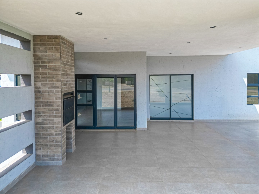 6 Bedroom Property for Sale in Gateway Manor North West